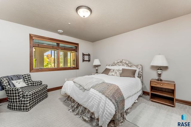 7418 S Grand Arbor Ct Court, Sioux Falls, SD 57108