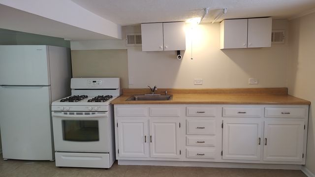 1960 Illinois Street LOWERLEVEL, Des Plaines, IL 60018