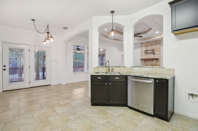 8 Rock Hollow CIR, Wimberley, TX 78676