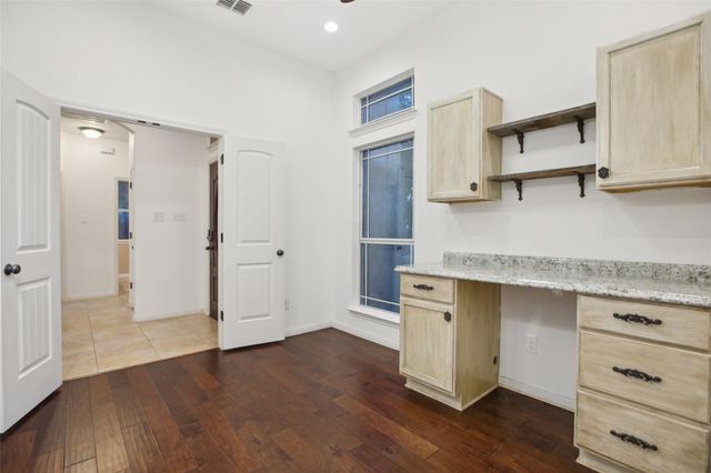 8 Rock Hollow CIR, Wimberley, TX 78676