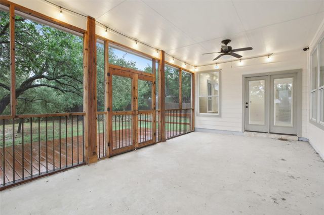 8 Rock Hollow CIR, Wimberley, TX 78676