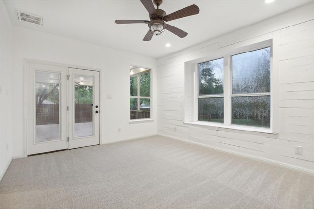 8 Rock Hollow CIR, Wimberley, TX 78676