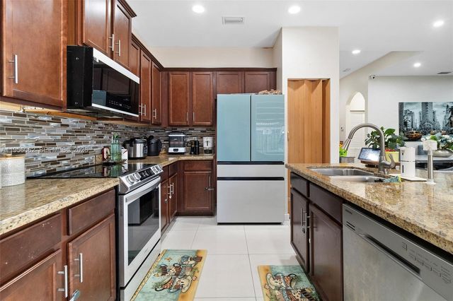 11828 SW 253rd St, Homestead, FL 33032