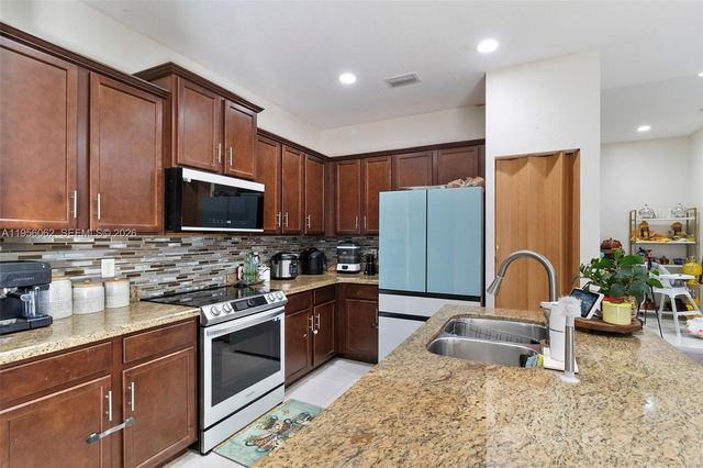 11828 SW 253rd St, Homestead, FL 33032