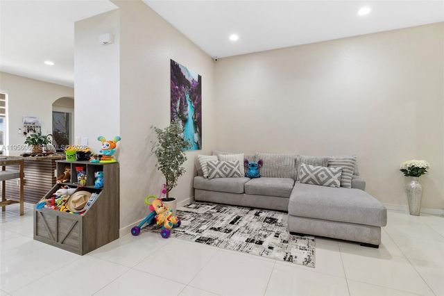 11828 SW 253rd St, Homestead, FL 33032