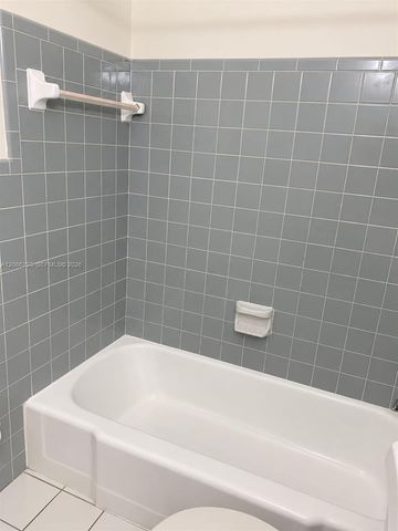 2915 Plunkett Street 11D, Hollywood, FL 33020