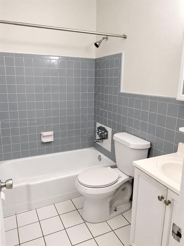 2915 Plunkett Street 11D, Hollywood, FL 33020