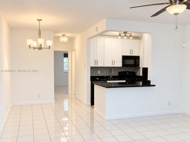 2915 Plunkett Street 11D, Hollywood, FL 33020