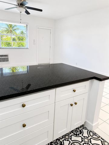2915 Plunkett Street 11D, Hollywood, FL 33020