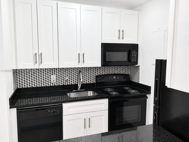 2915 Plunkett Street 11D, Hollywood, FL 33020