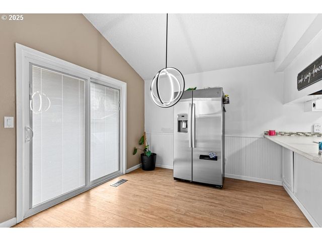 317 HIGHLAND Dr, Medford, OR 97504