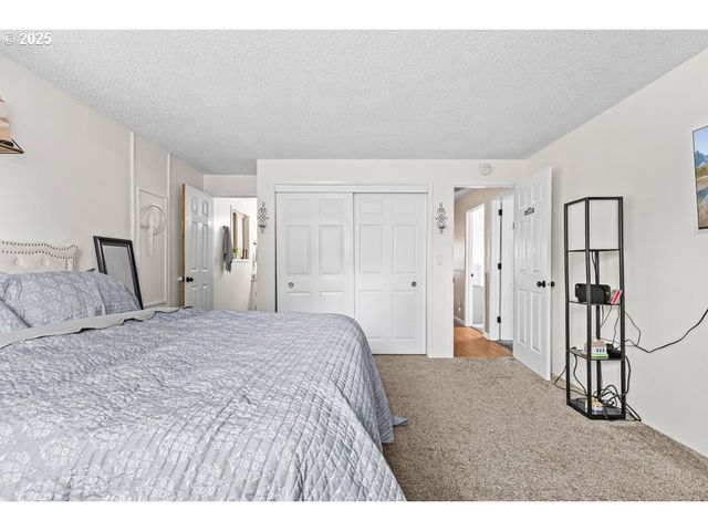 317 HIGHLAND Dr, Medford, OR 97504