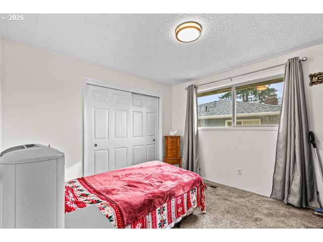 317 HIGHLAND Dr, Medford, OR 97504