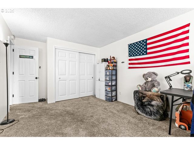 317 HIGHLAND Dr, Medford, OR 97504