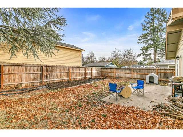 317 HIGHLAND Dr, Medford, OR 97504