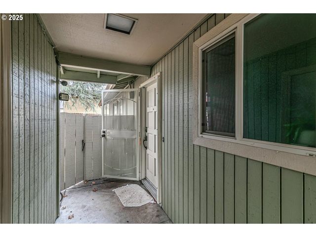 317 HIGHLAND Dr, Medford, OR 97504