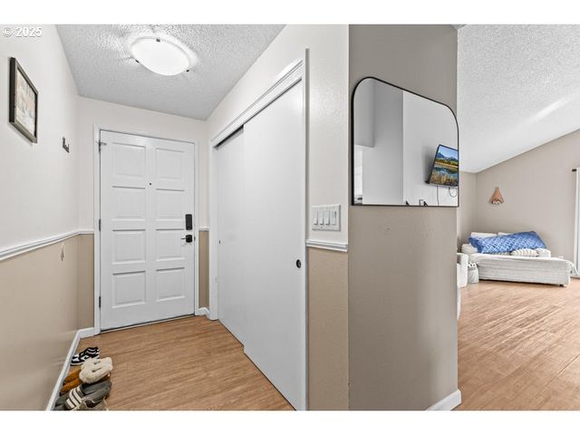 317 HIGHLAND Dr, Medford, OR 97504