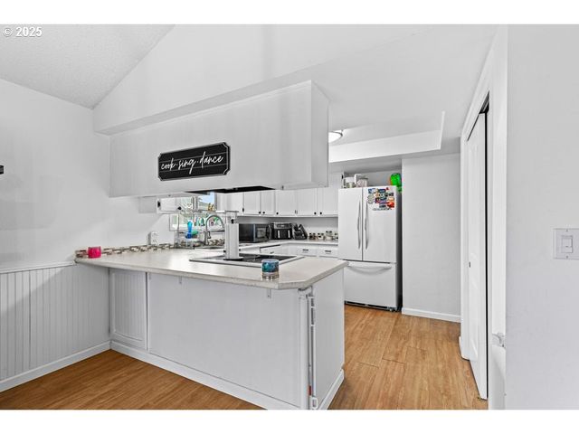 317 HIGHLAND Dr, Medford, OR 97504