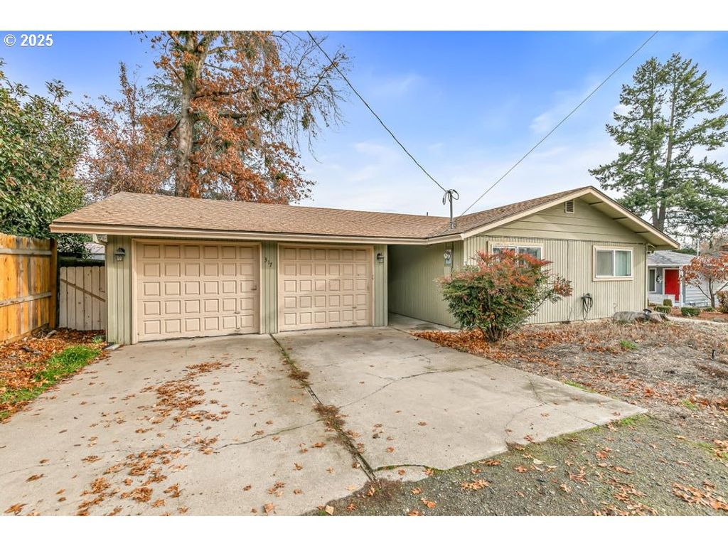 317 HIGHLAND Dr, Medford, OR 97504