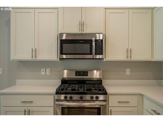 315 CYPRESS St, Mt Angel, OR 97362
