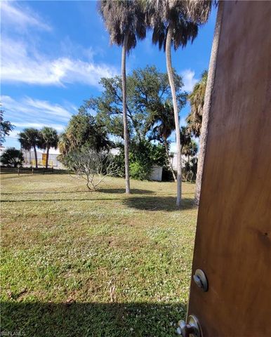 1865 Lavonia LN, North Fort Myers, FL 33917