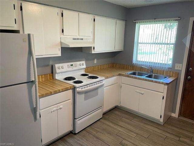 1865 Lavonia LN, North Fort Myers, FL 33917