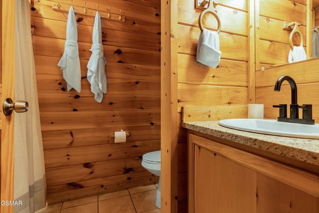 4250 Mountain Rest Way, Sevierville, TN 37876