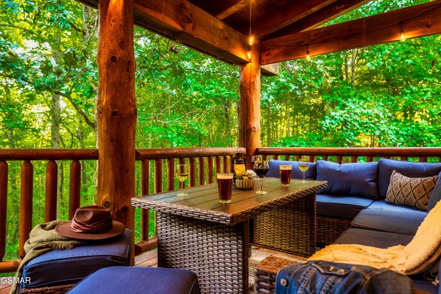 4250 Mountain Rest Way, Sevierville, TN 37876