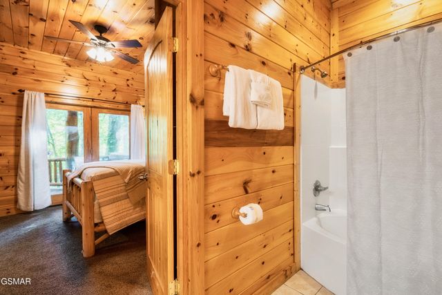 4250 Mountain Rest Way, Sevierville, TN 37876