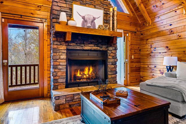 4250 Mountain Rest Way, Sevierville, TN 37876