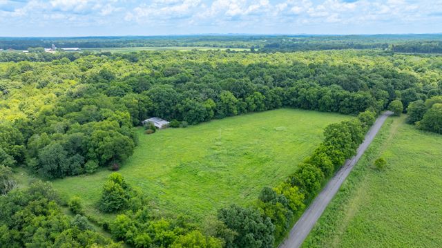 498 Rattlesnake Lodge Rd, Shelbyville, TN 37160