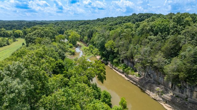 498 Rattlesnake Lodge Rd, Shelbyville, TN 37160