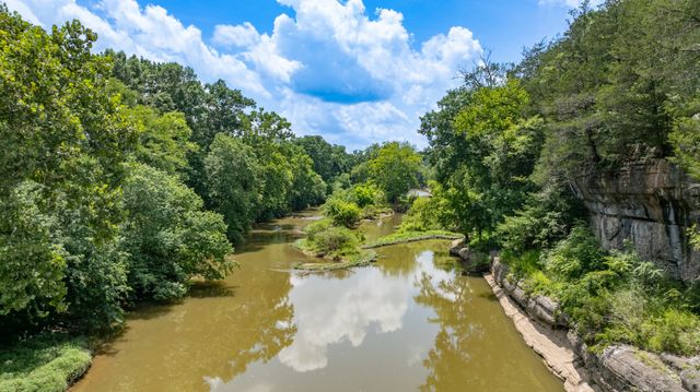 498 Rattlesnake Lodge Rd, Shelbyville, TN 37160