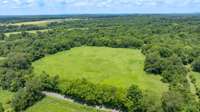 498 Rattlesnake Lodge Rd, Shelbyville, TN 37160