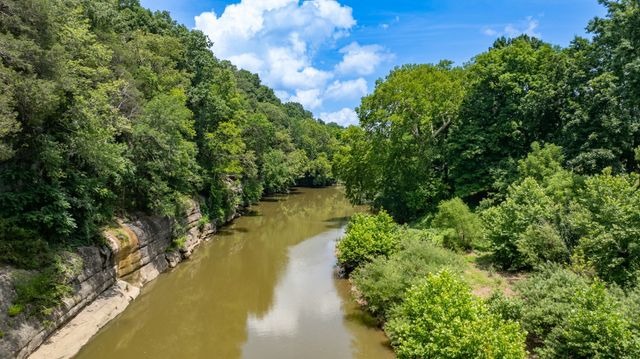 498 Rattlesnake Lodge Rd, Shelbyville, TN 37160