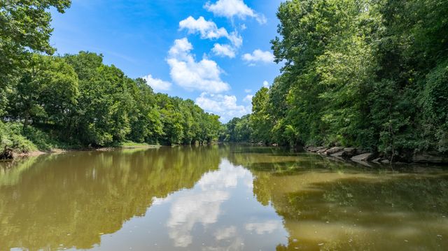 498 Rattlesnake Lodge Rd, Shelbyville, TN 37160