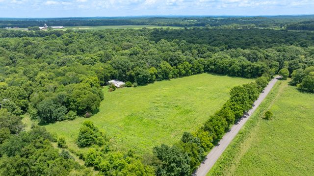 498 Rattlesnake Lodge Rd, Shelbyville, TN 37160