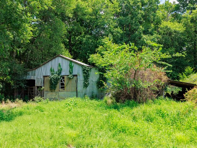 498 Rattlesnake Lodge Rd, Shelbyville, TN 37160