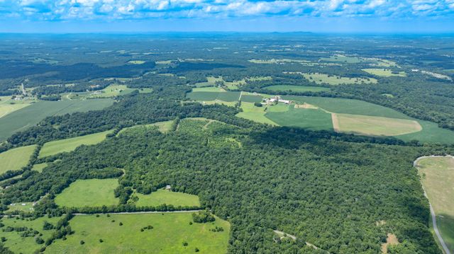 498 Rattlesnake Lodge Rd, Shelbyville, TN 37160