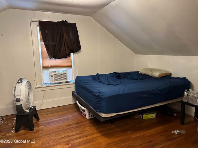 8 Maple Avenue, Gloversville, NY 12078