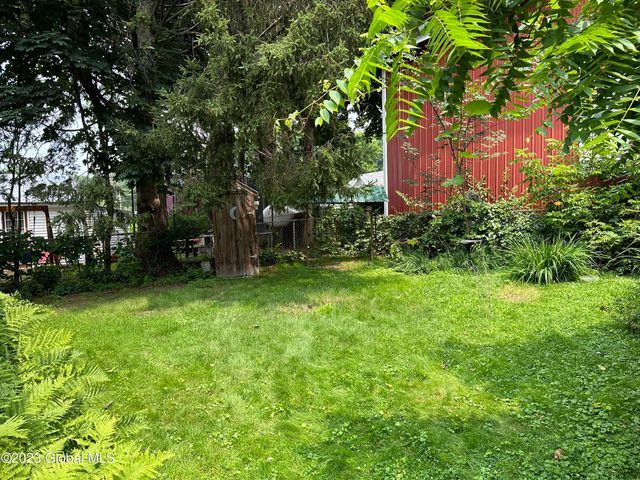 8 Maple Avenue, Gloversville, NY 12078