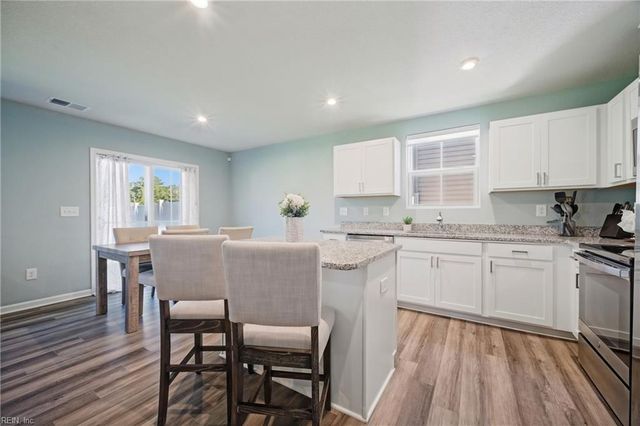 334 Forecastle ST, Portsmouth, VA 23702