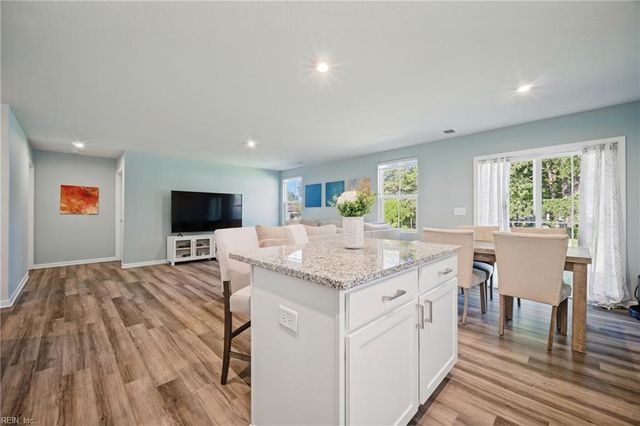 334 Forecastle ST, Portsmouth, VA 23702
