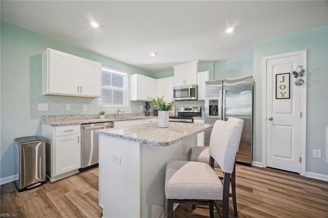 334 Forecastle ST, Portsmouth, VA 23702