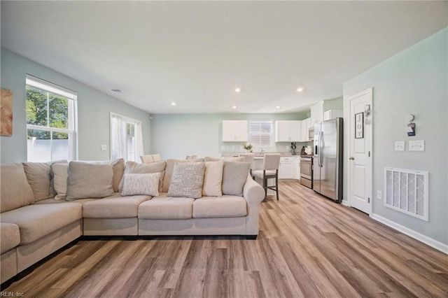 334 Forecastle ST, Portsmouth, VA 23702