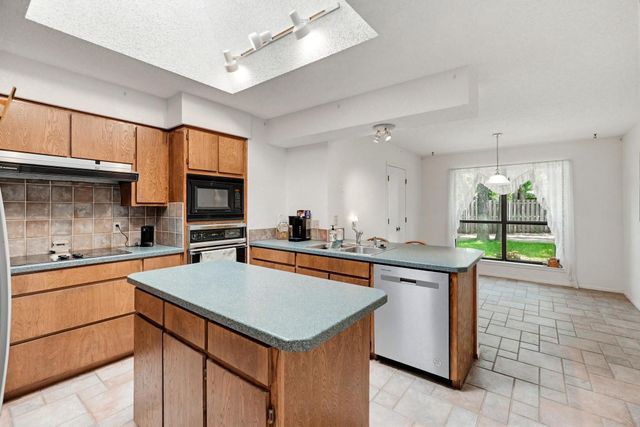 2401 Oak Shadow Court, Arlington, TX 76017