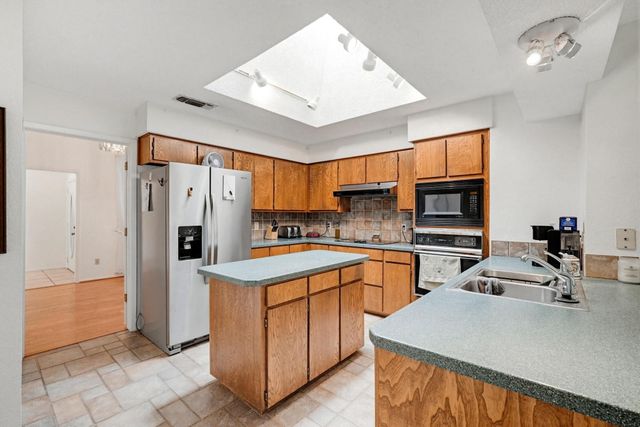 2401 Oak Shadow Court, Arlington, TX 76017