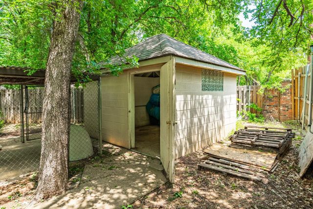 2401 Oak Shadow Court, Arlington, TX 76017