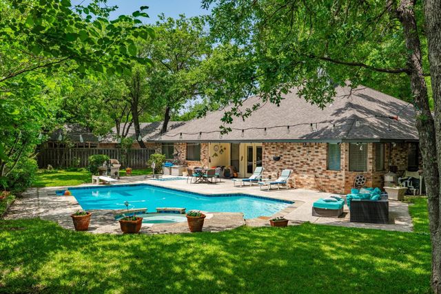2401 Oak Shadow Court, Arlington, TX 76017