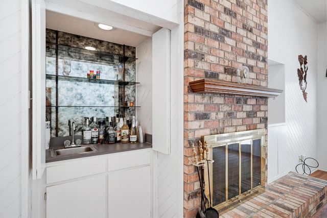 2401 Oak Shadow Court, Arlington, TX 76017